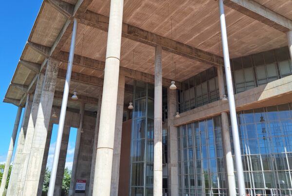 Eingang der Fucaultad de Humanidades de Albacete (Congreso Fammilias y Cambio Historico)Quadrat
